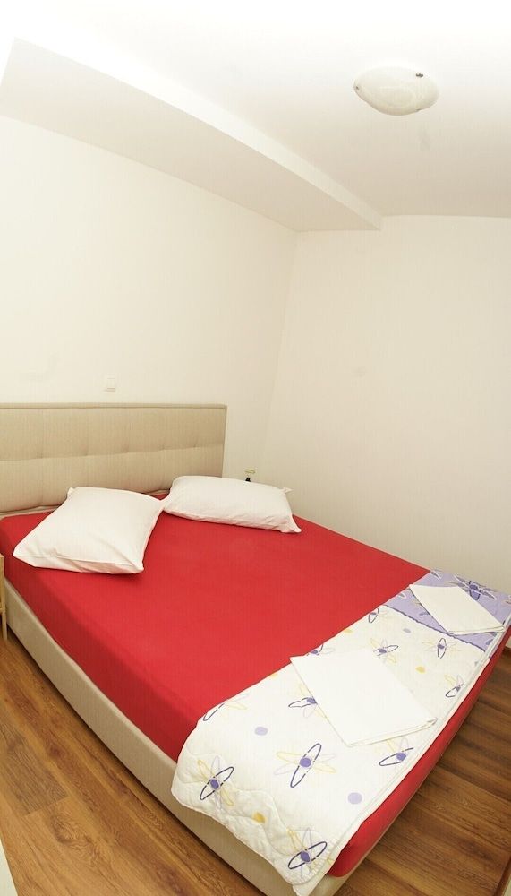 Economy Apartment 12 Sleeps 3 Guests Apartment 4