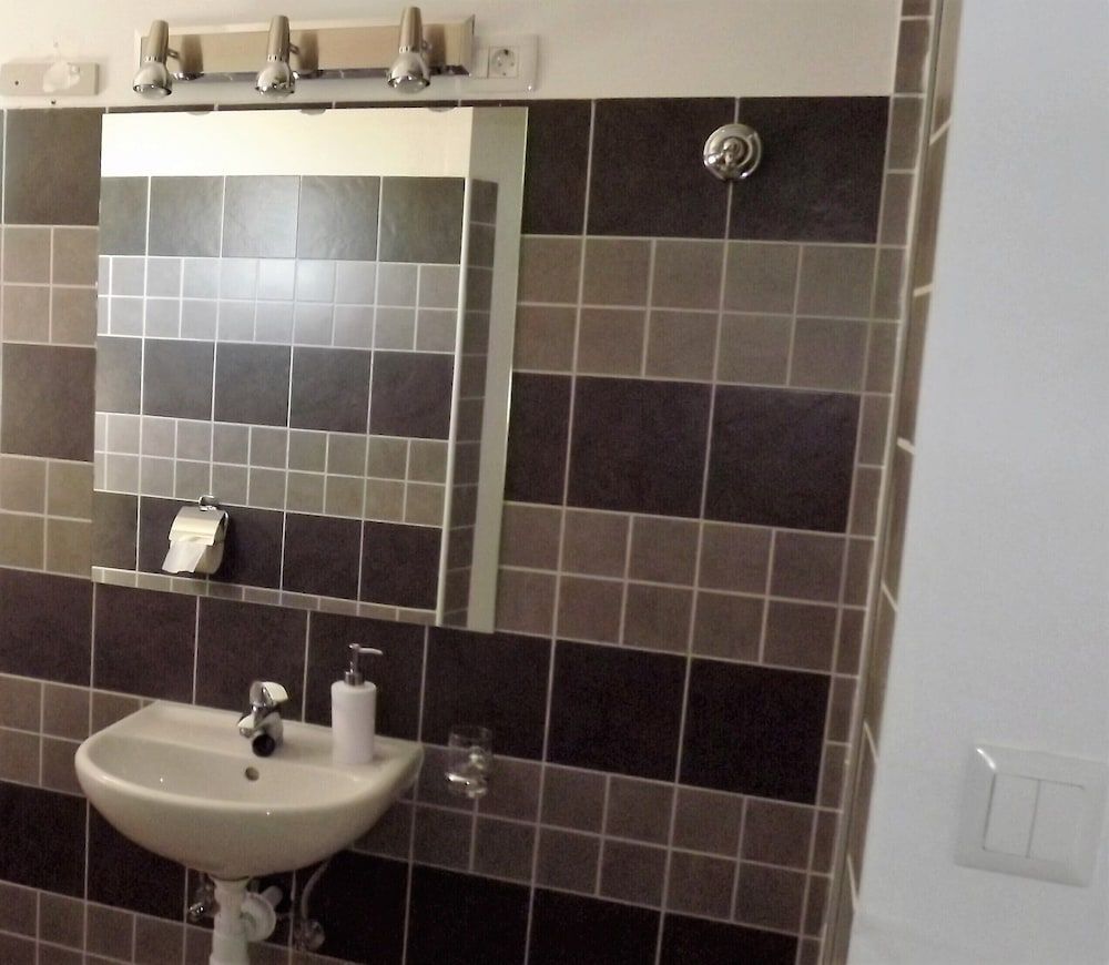 Inviting Apartment 14 Sleeps 3 Guests Apartment 13