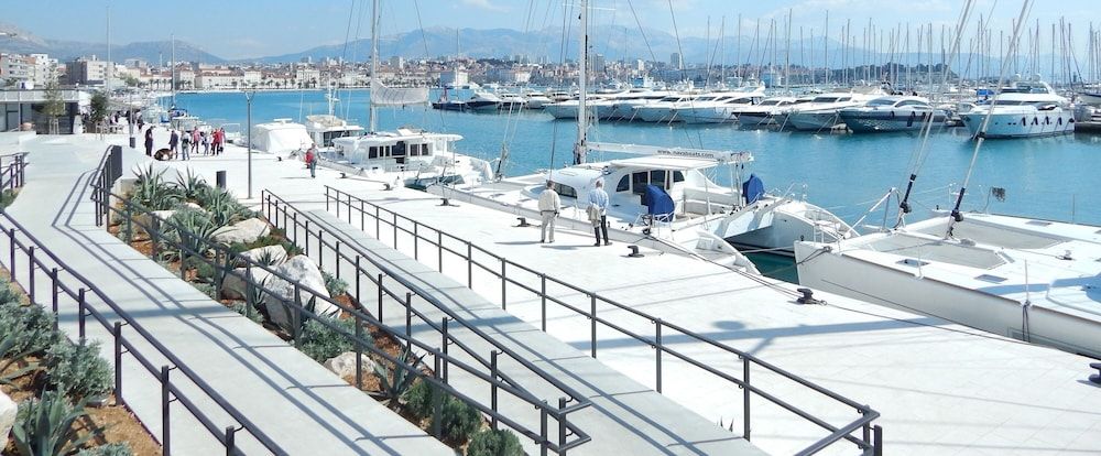 undefined Beachfront Apartment Drazen, With Patio & Parking 4