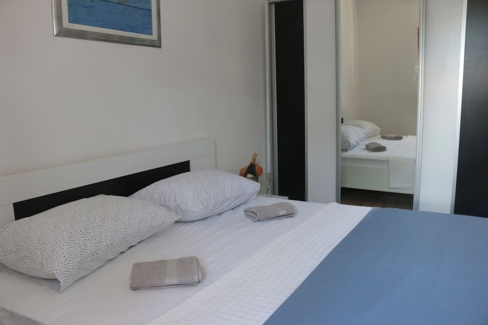 undefined Beachfront Apartment Drazen, With Patio & Parking 8