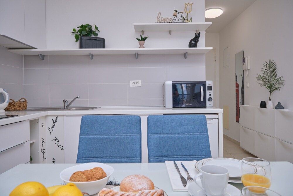 Sun City Studio Studio 15