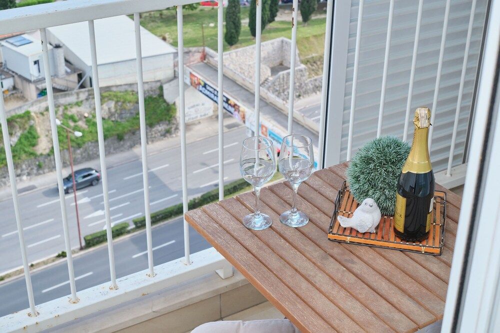 Sun City Studio Studio 24