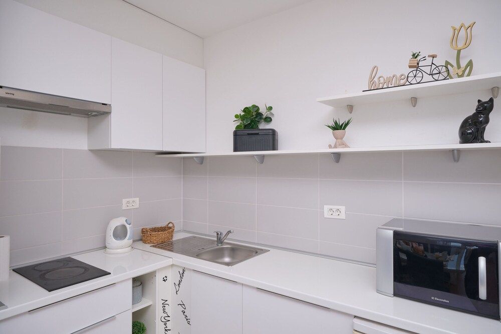 undefined Sun City Studio 10