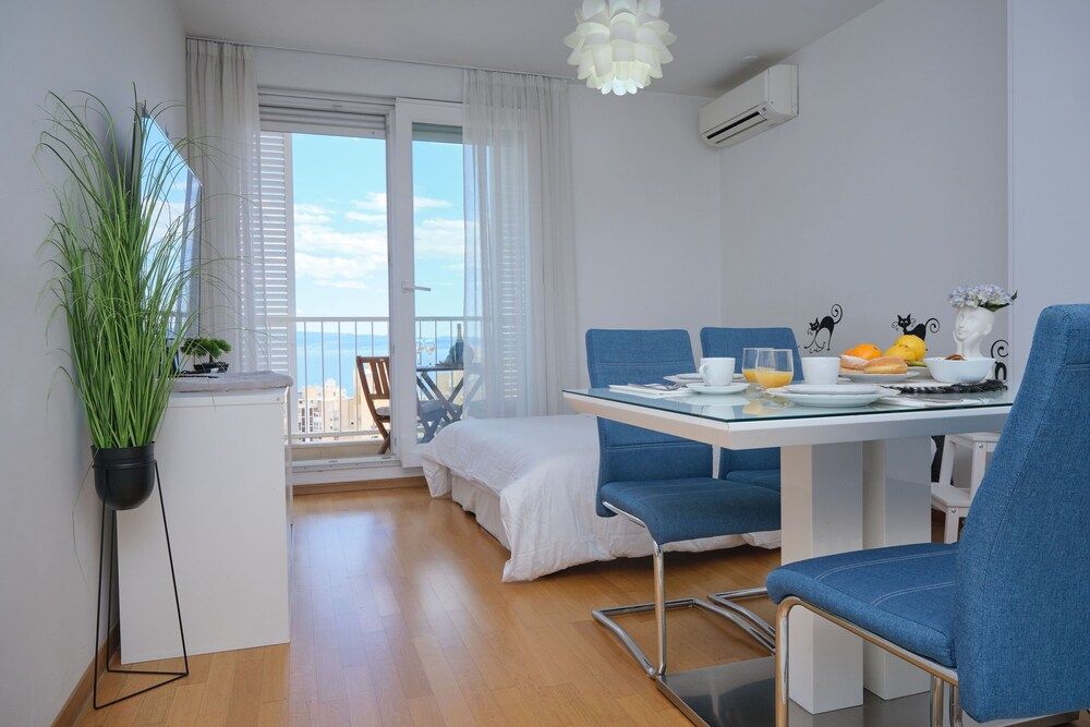 Sun City Studio Studio 12