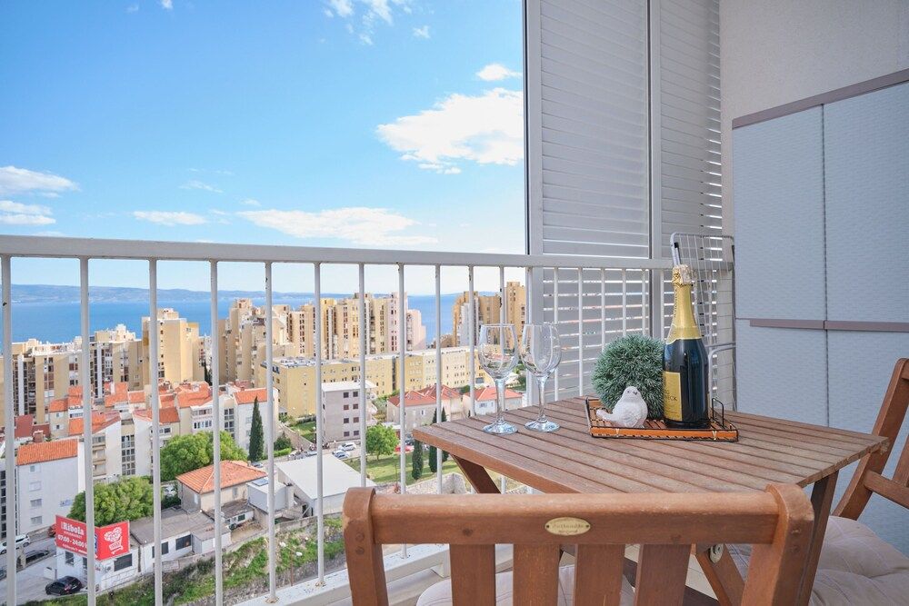 Sun City Studio Studio 27