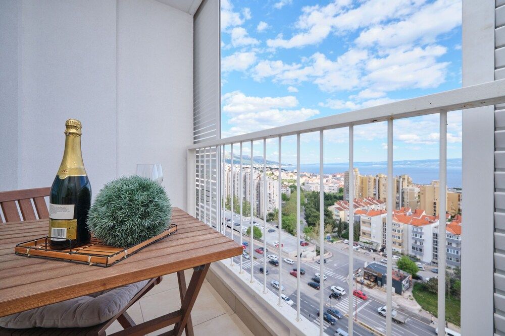 Sun City Studio Studio 28