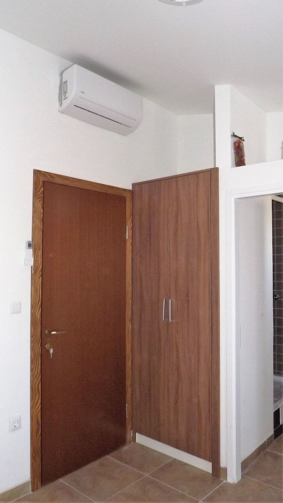 undefined Cozy Apartment 16 With Double bed Sleeper Couch 8