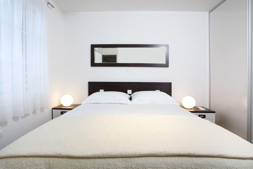 Apartments Leone Comfort Apartment, 2 Bedrooms, 2 Bathrooms, City View 2