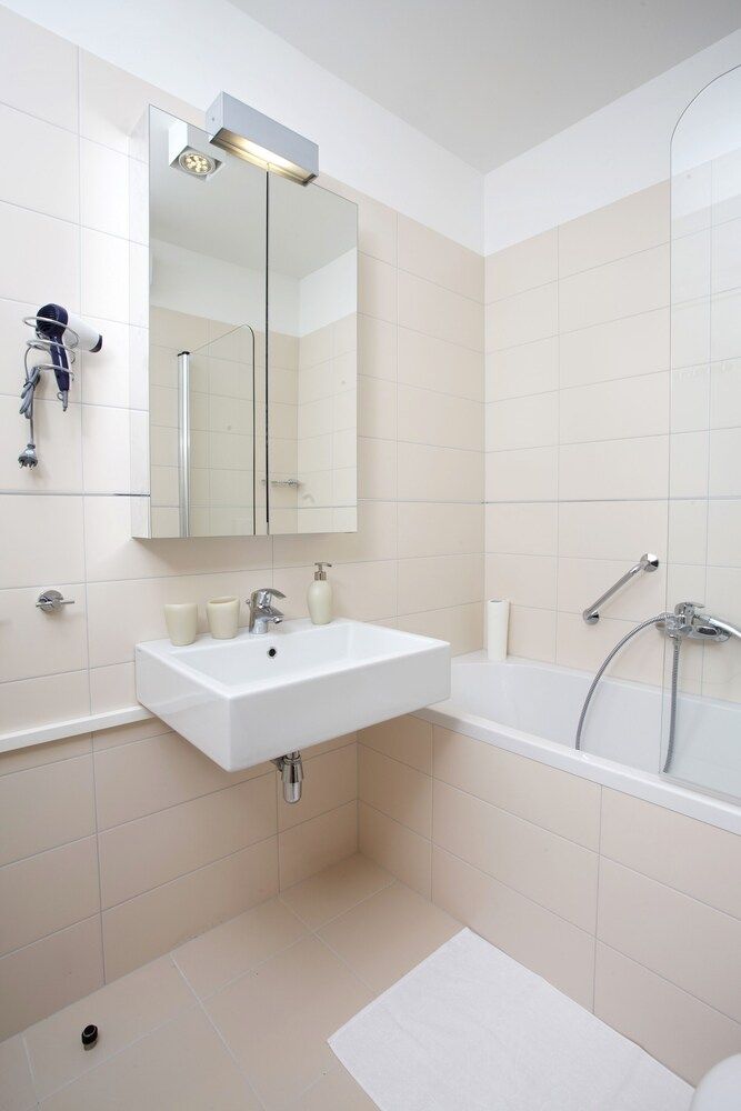 Apartments Leone Comfort Apartment, 2 Bedrooms, 2 Bathrooms, City View 9