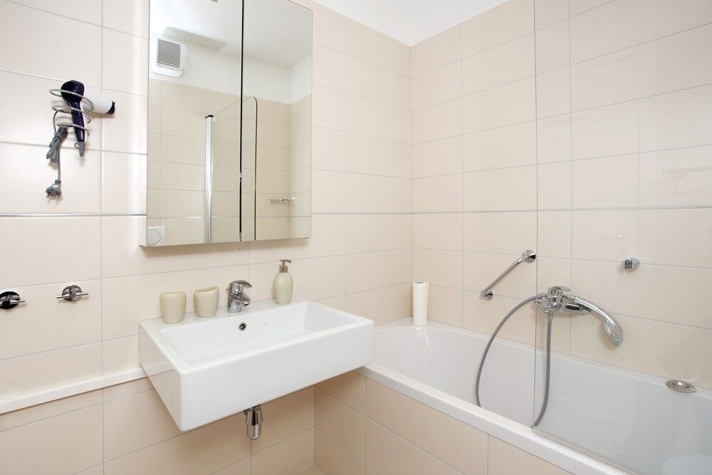 Apartments Leone Comfort Apartment, 2 Bedrooms, 2 Bathrooms, City View 10