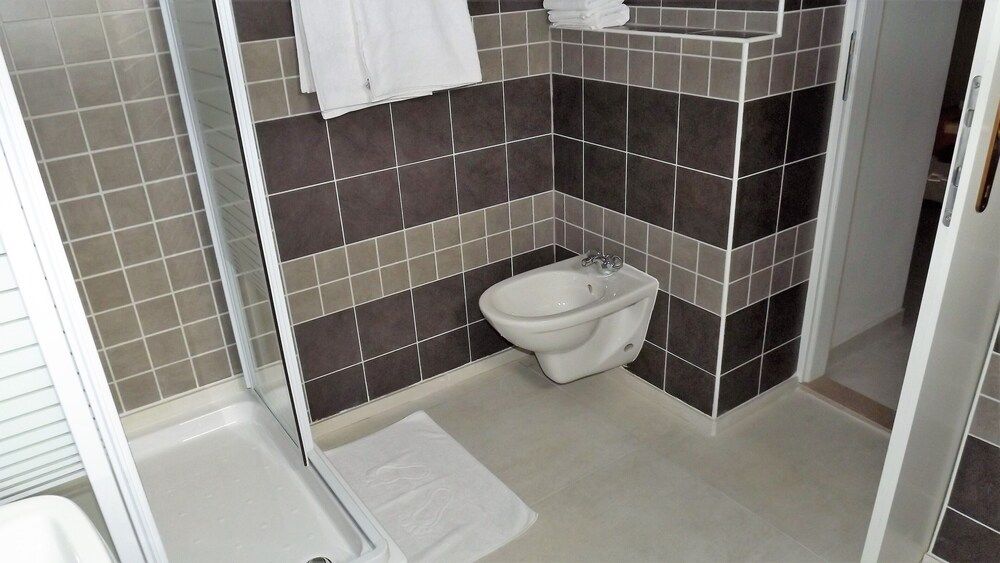 Apartment 5 Double Bed & Bidet Sleeps 2 Guests Apartment 10