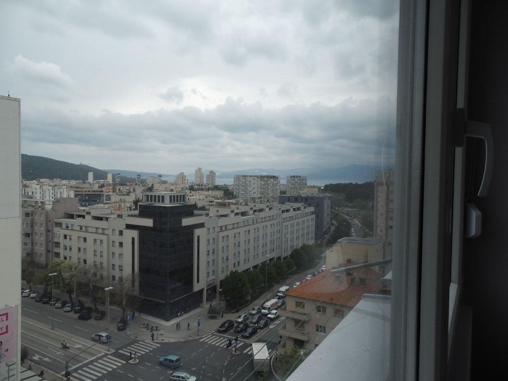 Comfortable apt With Great City and sea View Apartment 10