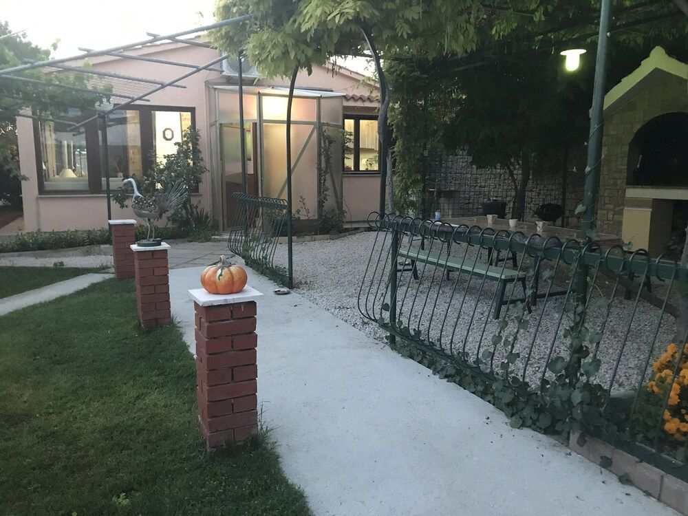 undefined House With Pool in Split Near the Beach 4