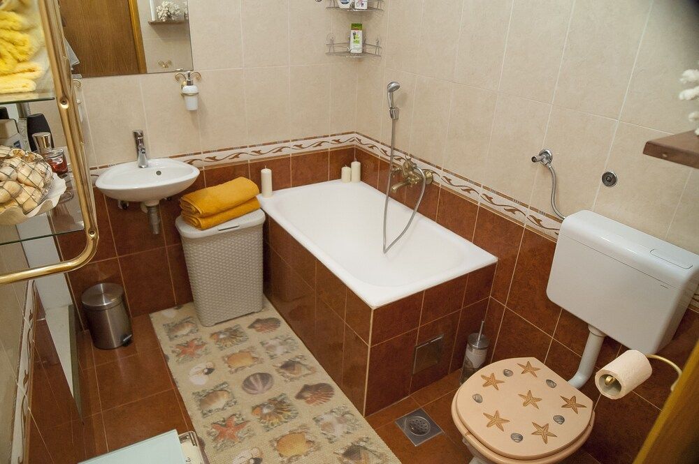 House With Pool in Split Near the Beach House, 2 Bedrooms, Private Pool, Garden View 11