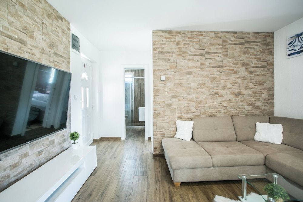 Modern House W.large Garden & Children Playground House 19