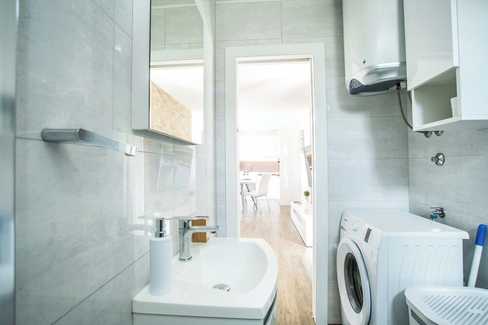 Modern House W.large Garden & Children Playground House 14