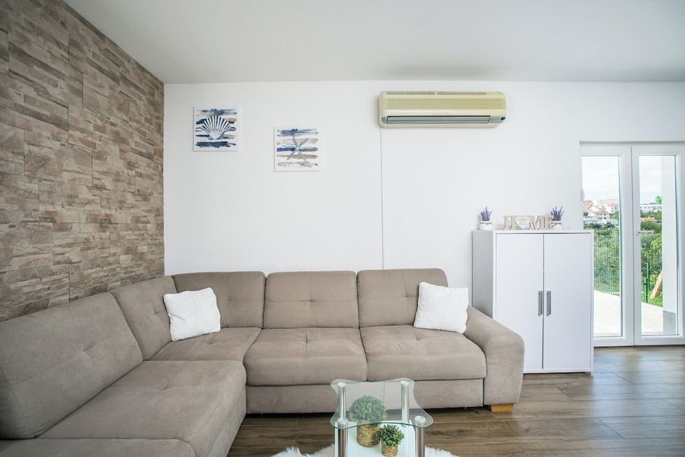 Modern House W.large Garden & Children Playground House 20