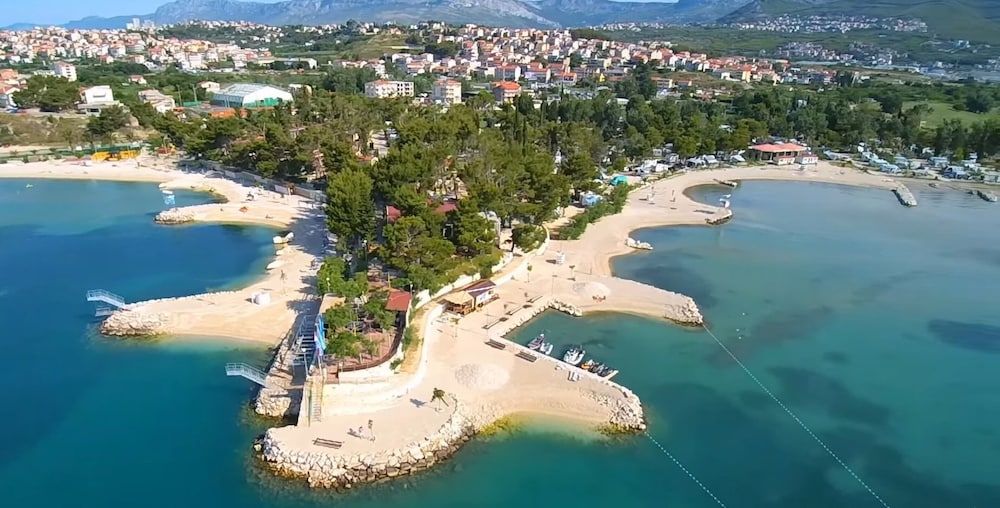 Modern House W.large Garden & Children Playground House 9