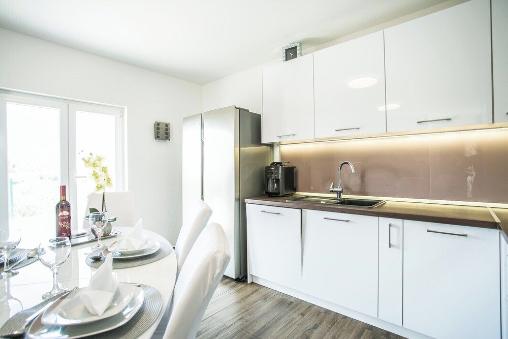 Modern House W.large Garden & Children Playground House 17