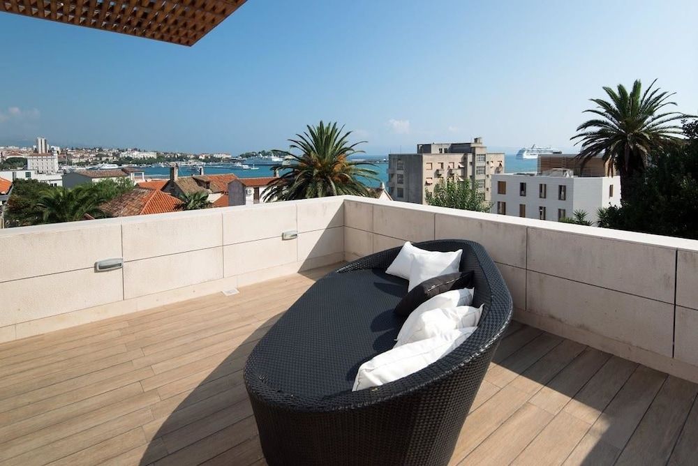 Luxury Villa White Villa, Multiple Beds 8