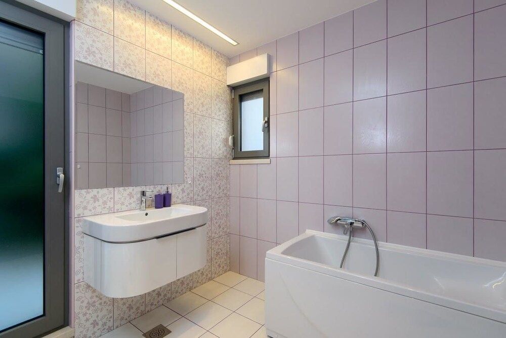 Luxury Villa White Villa, Multiple Beds 12