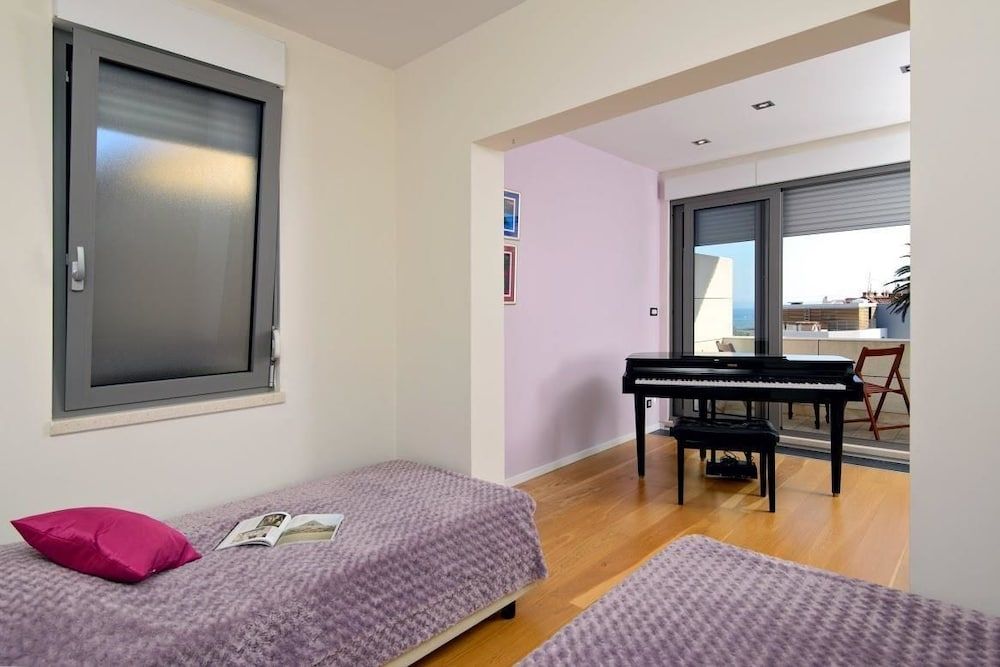 Luxury Villa White Villa, Multiple Beds 3