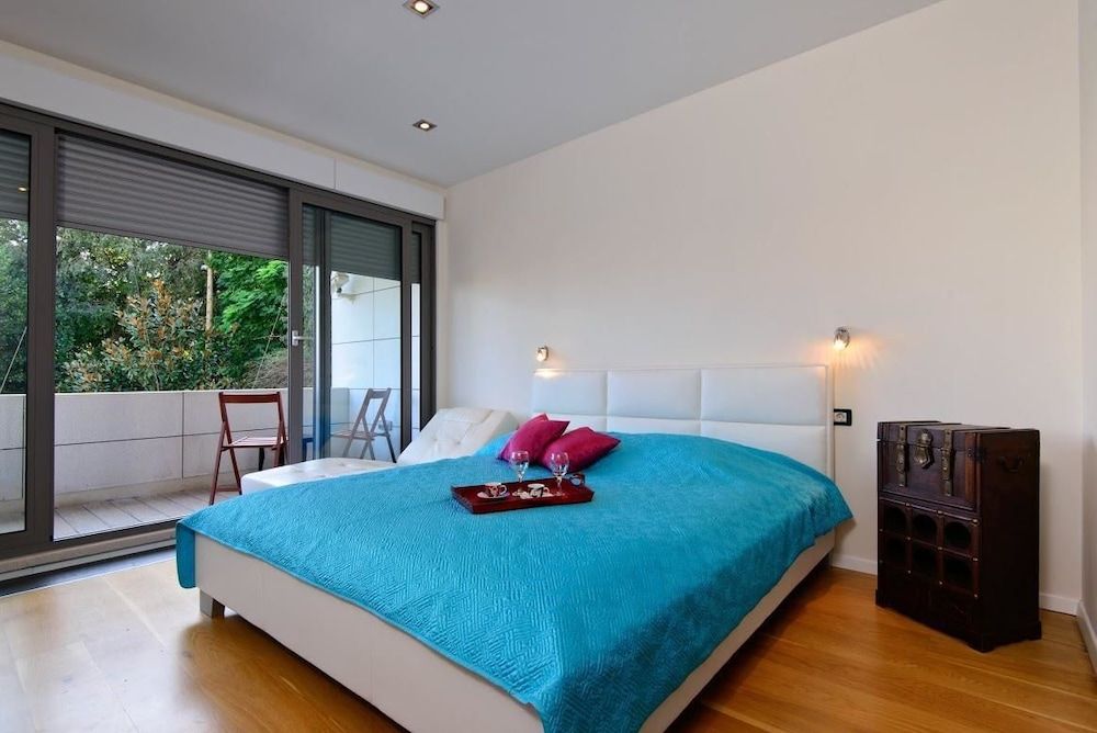 Luxury Villa White Villa, Multiple Beds