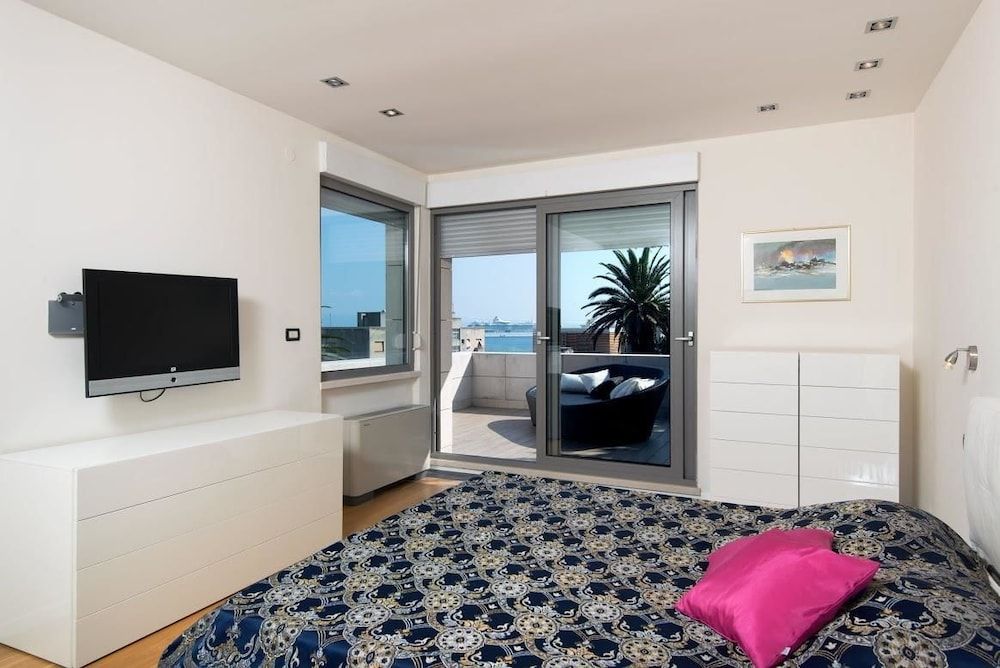 Luxury Villa White Villa, Multiple Beds 5