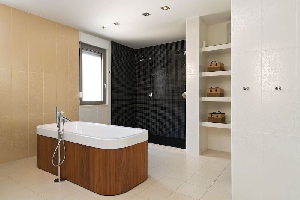 Luxury Villa White Villa, Multiple Beds 17