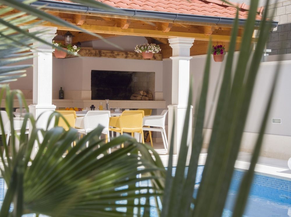 undefined Royal Residence Chica Cure 8