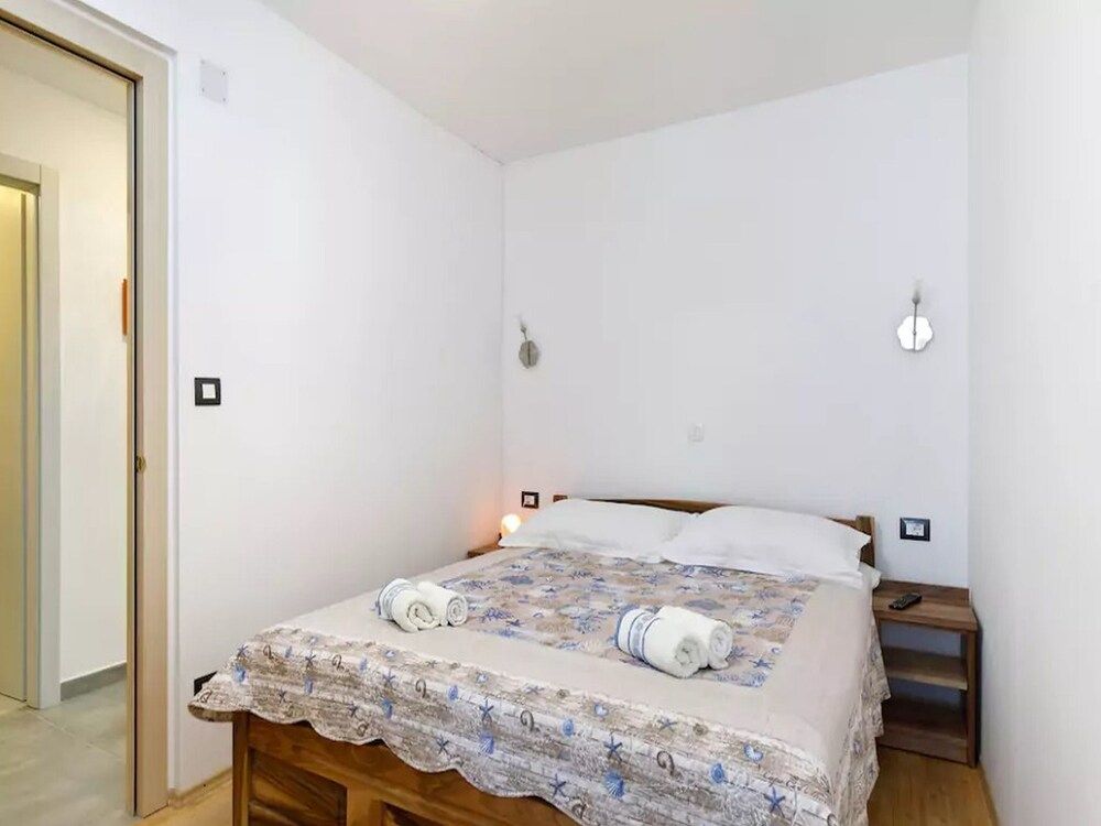 undefined Apartment Rita 8