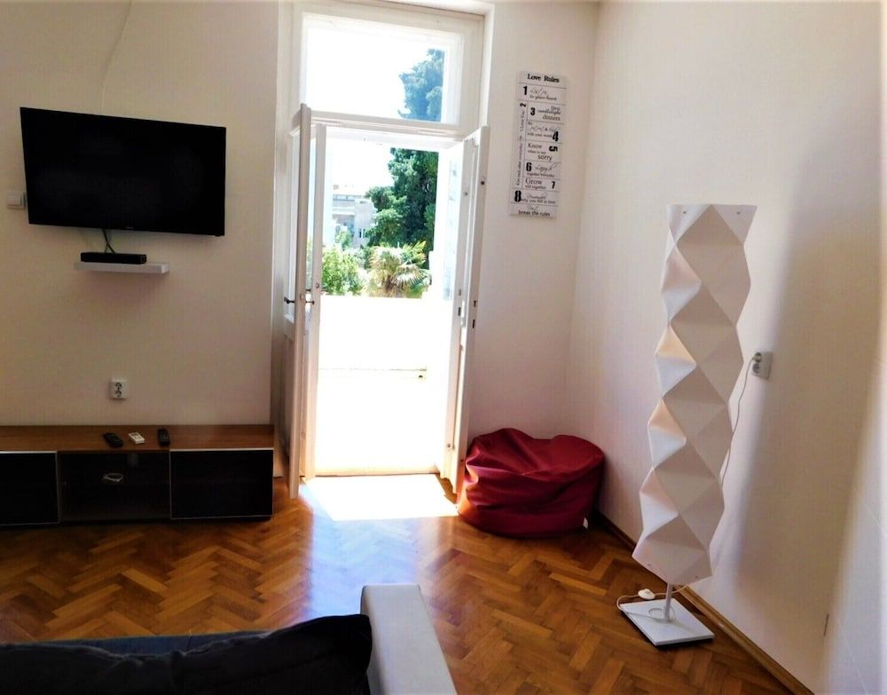 Villa Tončić Apartment, 1 Bedroom (Black & White) 9