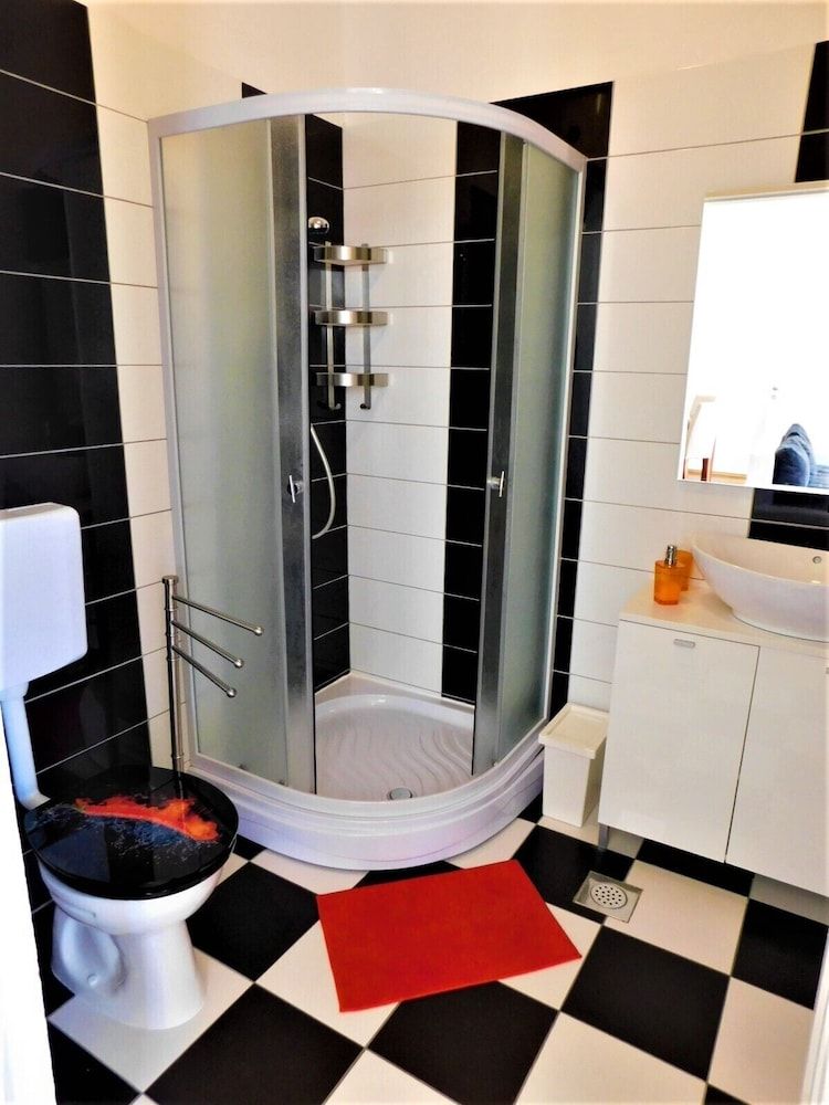 Villa Tončić Apartment, 1 Bedroom (Black & White) 15