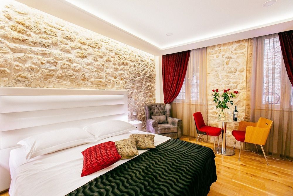 undefined Get Split Luxury Apartment 7