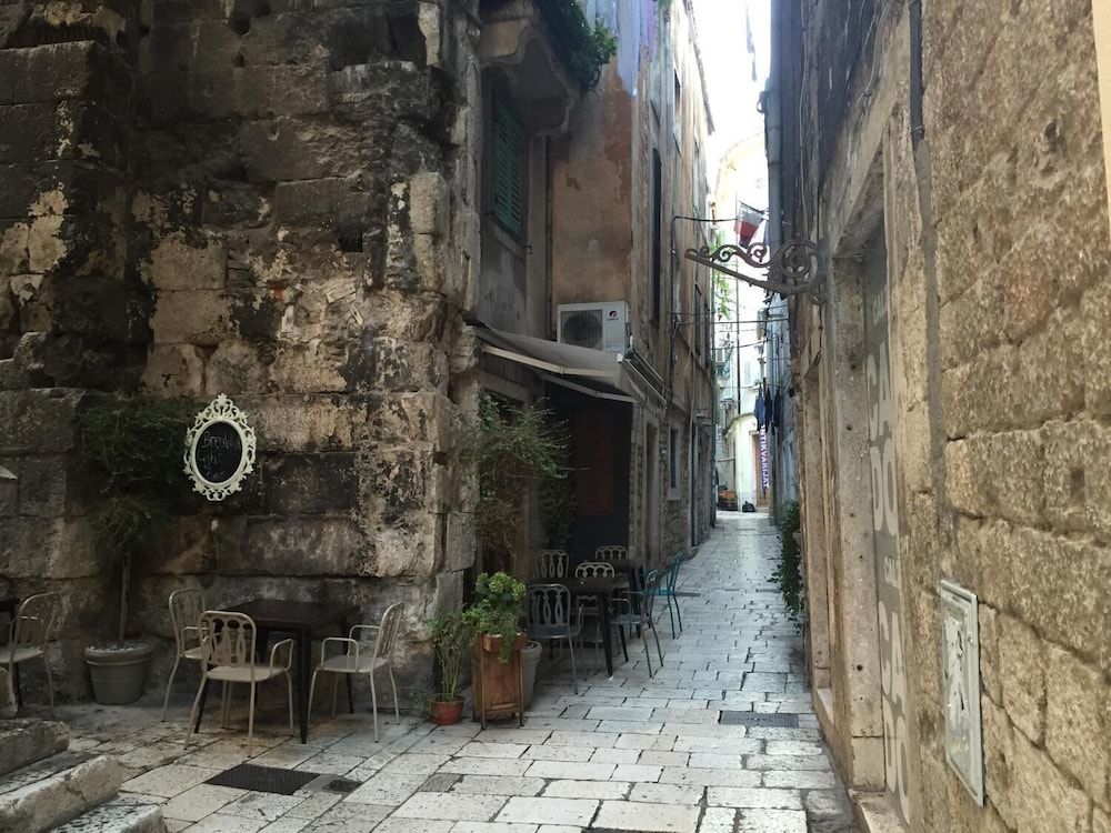 undefined Get Split Luxury Apartment 4