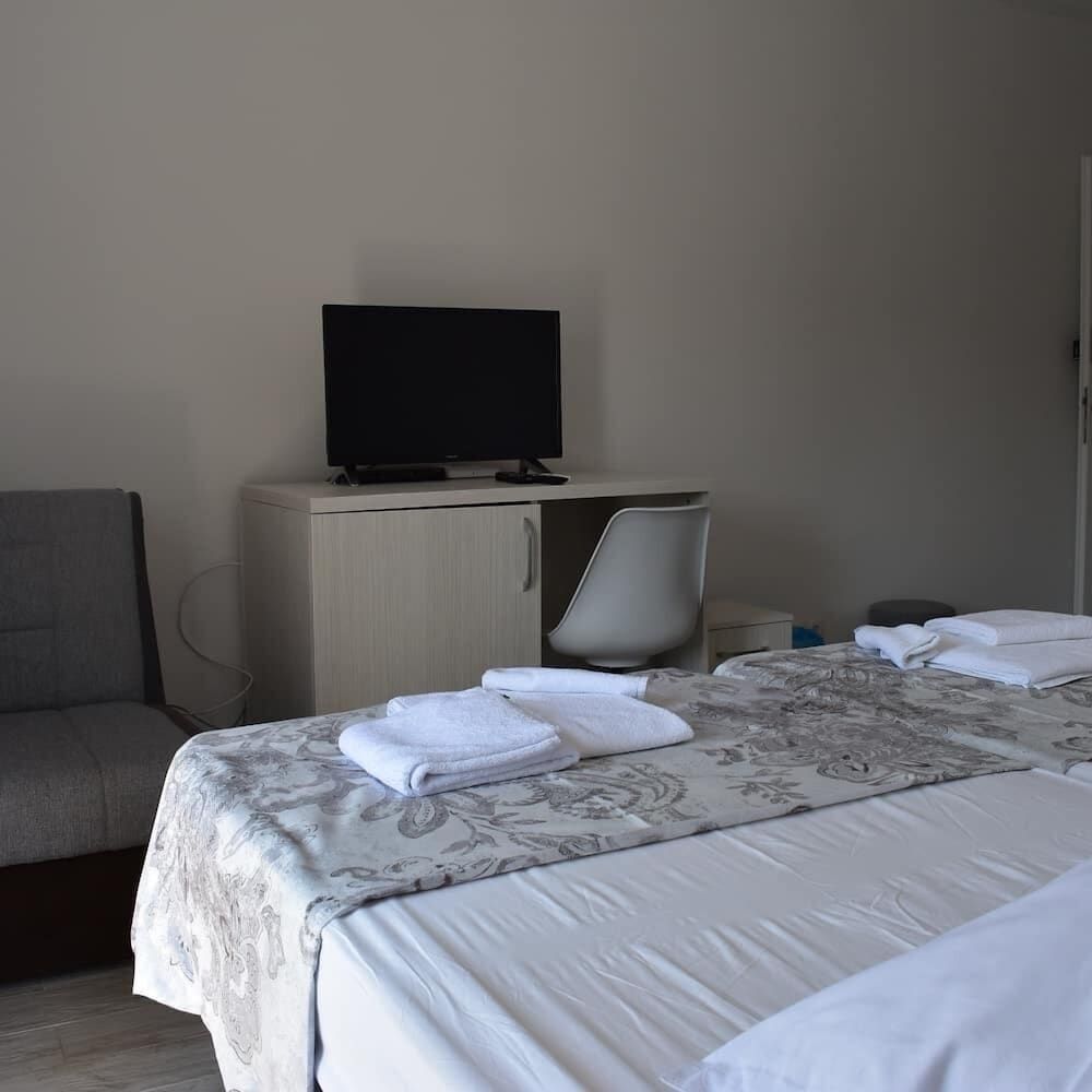 Villa Zvonko Exclusive Studio, 1 King Bed with Sofa bed, Partial Sea View, Ground Floor (3) 2