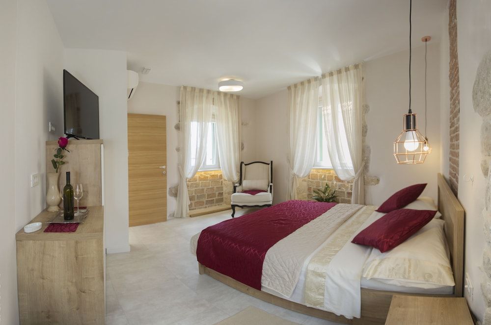 Situs Residence Deluxe Double Room 2