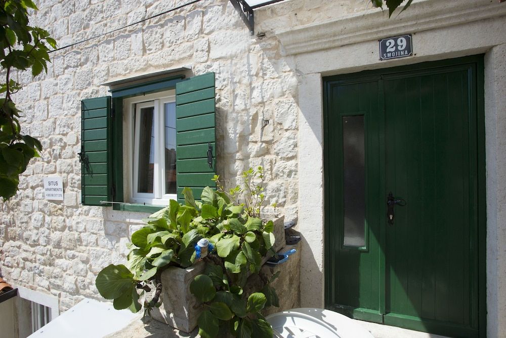 undefined Situs Residence 6