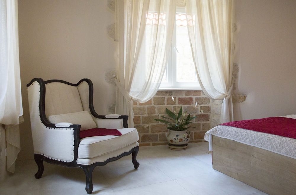 Situs Residence Deluxe Double Room 3