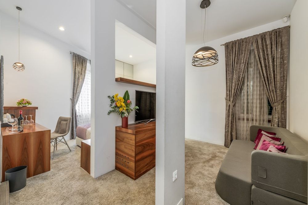 undefined Starlight Luxury Suites 4