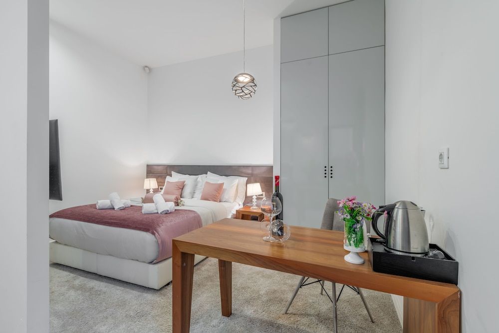 Starlight Luxury Suites Serenity Room 11