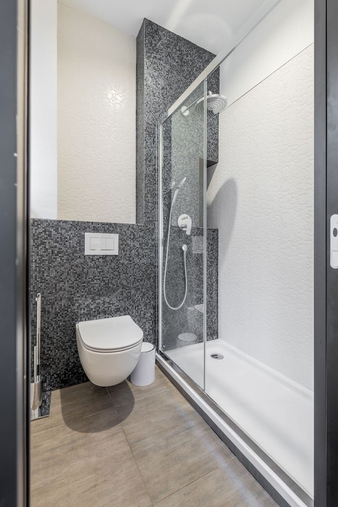 Starlight Luxury Suites Serenity Room 9