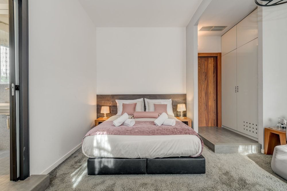 undefined Starlight Luxury Suites 6