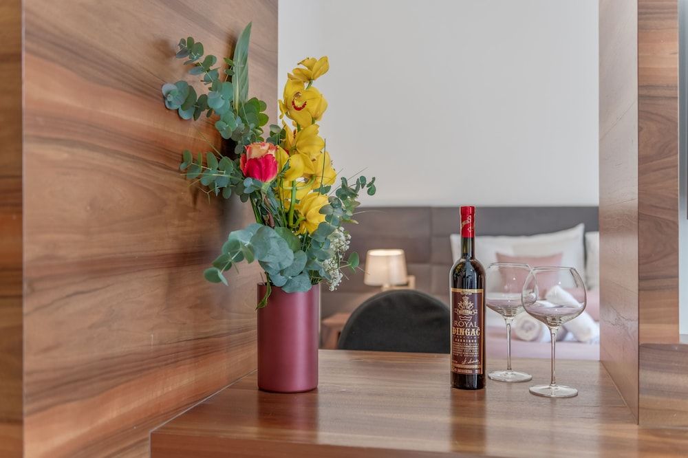 undefined Starlight Luxury Suites 3