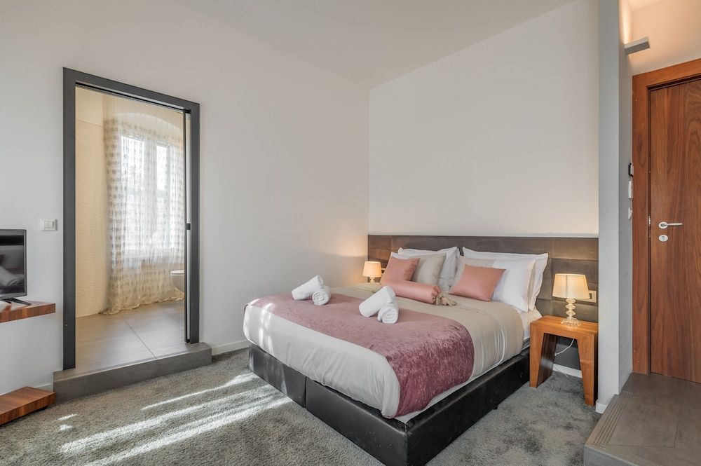 undefined Starlight Luxury Suites 8