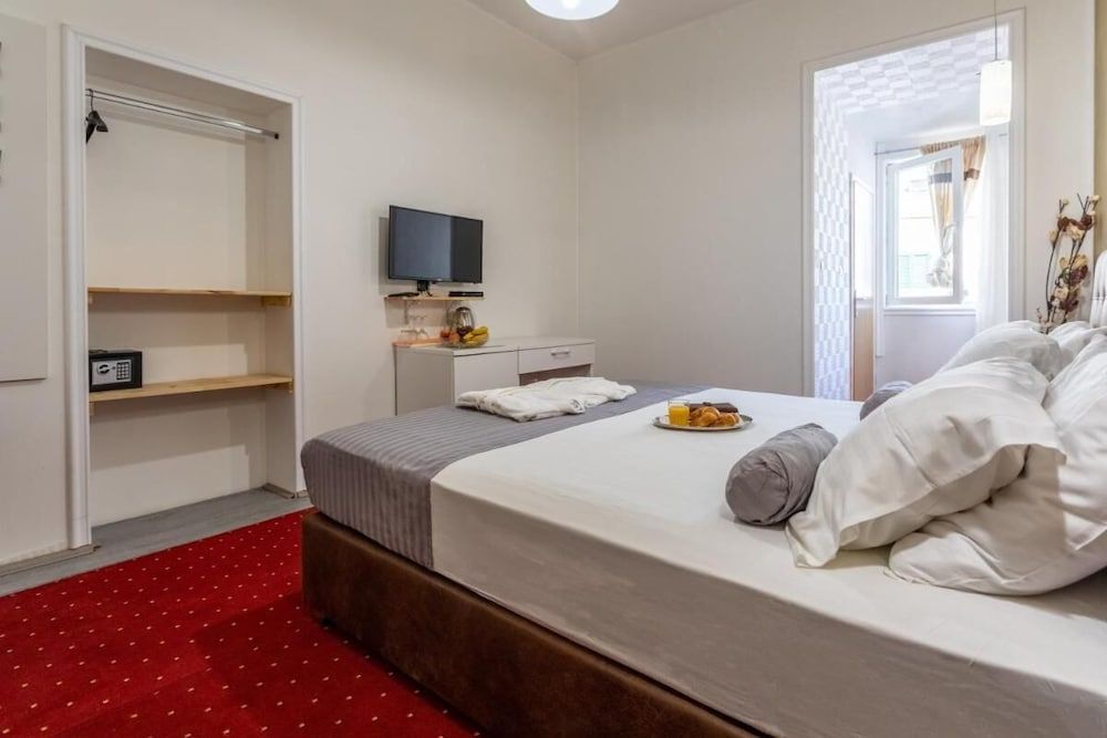 undefined Spacious Deluxe Room - Hotel Rose 8