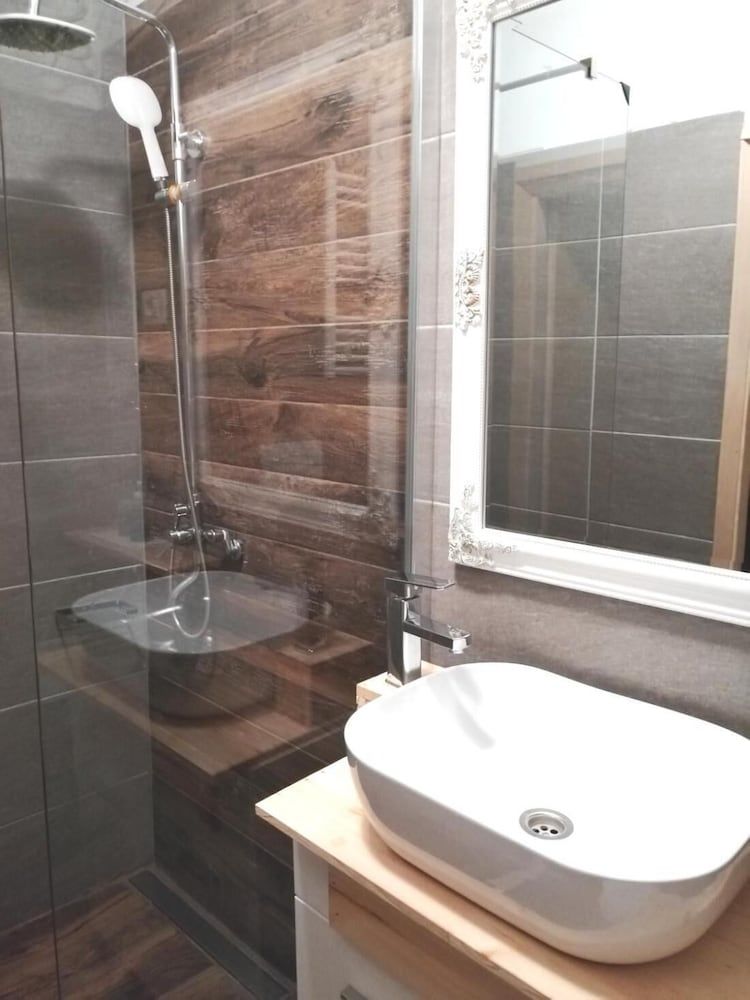 undefined Spacious Deluxe Room - Hotel Rose 10
