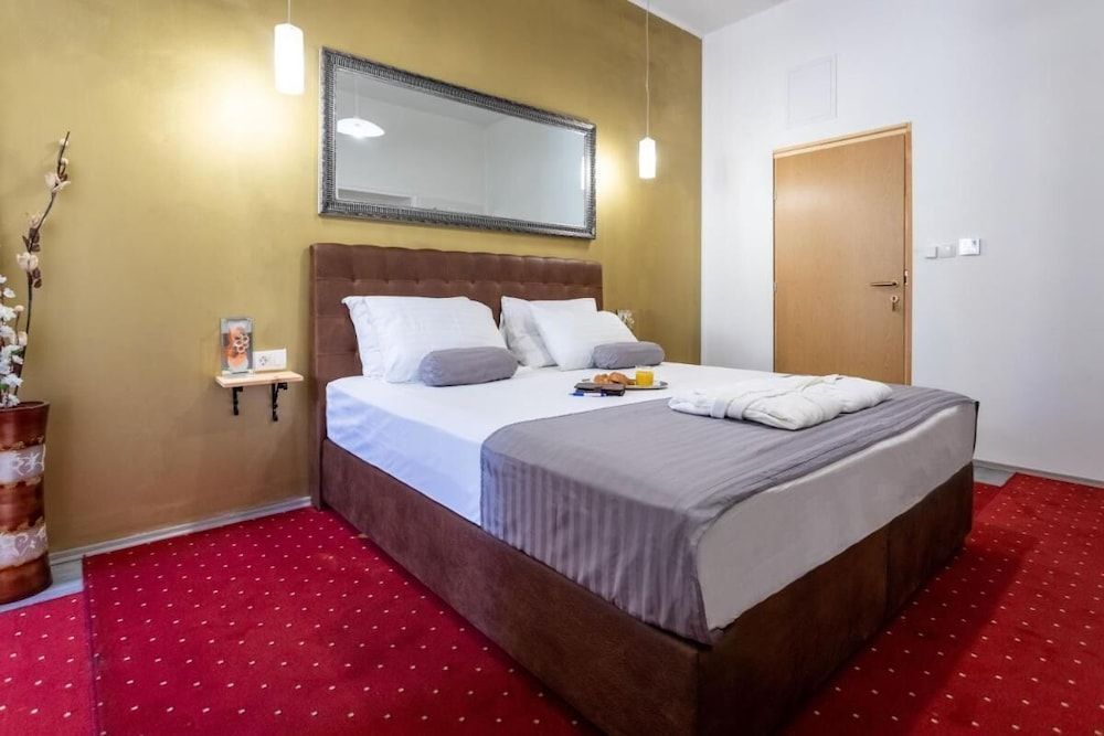 undefined Spacious Deluxe Room - Hotel Rose 9