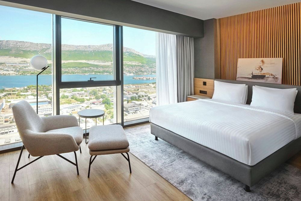 AC Hotel by Marriott Split Standard Room, 1 King Bed, Sea View 2