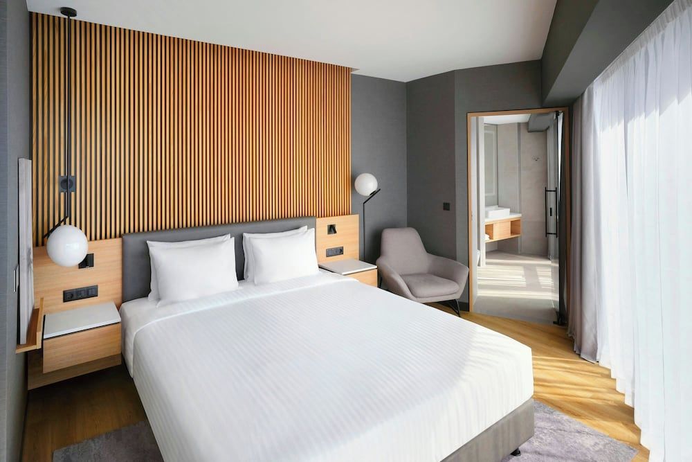 AC Hotel by Marriott Split Standard Room, 1 King Bed, Sea View